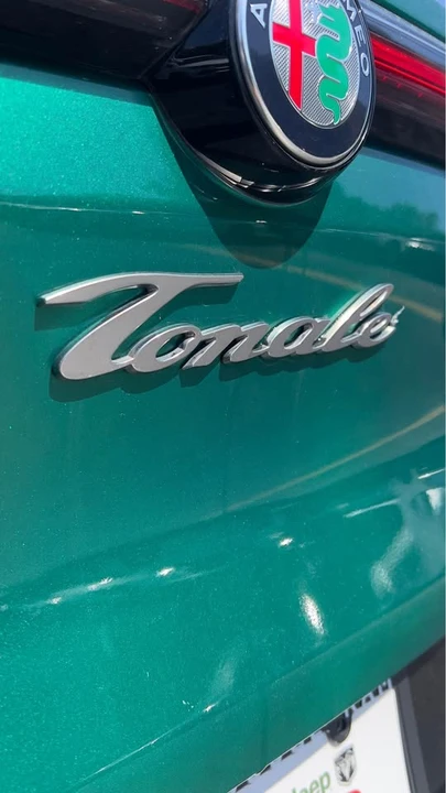 2025 Alfa Romeo Tonale - Image 8 of 15