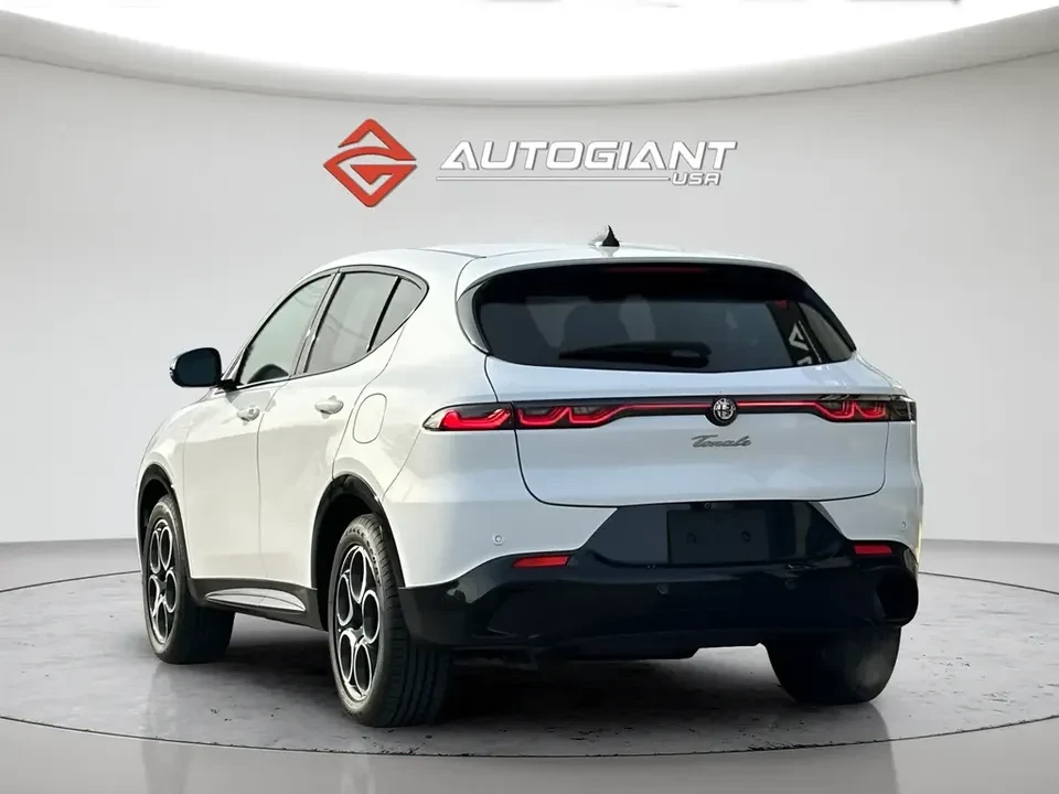 2025 Alfa Romeo Tonale - Image 9 of 20