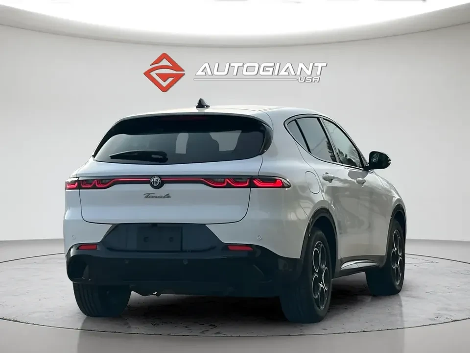 2025 Alfa Romeo Tonale - Image 11 of 20