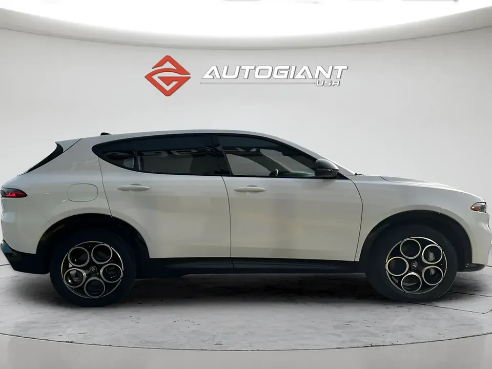 2025 Alfa Romeo Tonale - Image 13 of 20