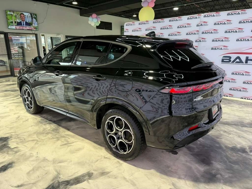 2025 Alfa Romeo Tonale - Image 9 of 21