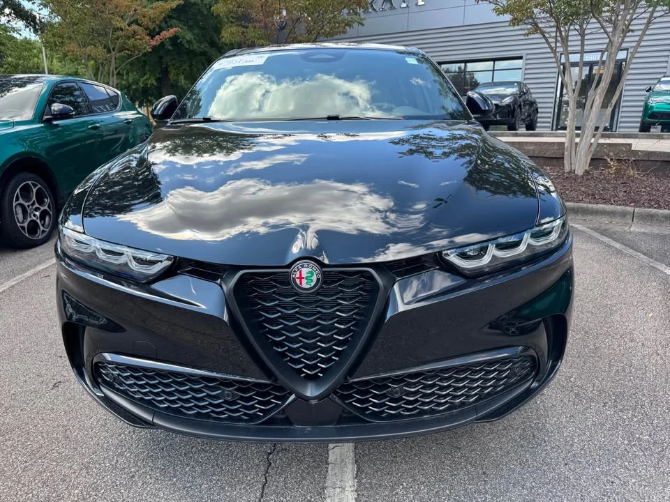 2025 Alfa Romeo Tonale - Image 2 of 9