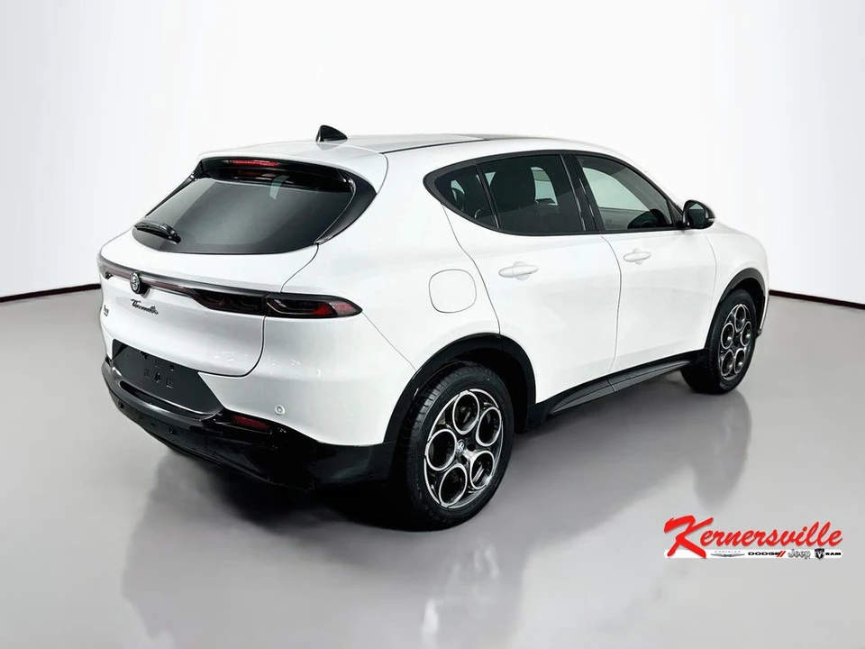 2025 Alfa Romeo Tonale - Image 7 of 24