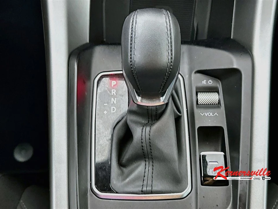 2025 Alfa Romeo Tonale - Image 16 of 24
