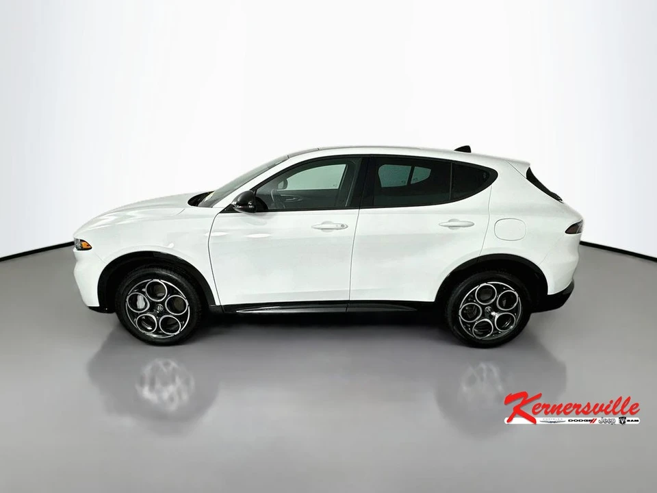 2025 Alfa Romeo Tonale - Image 4 of 24