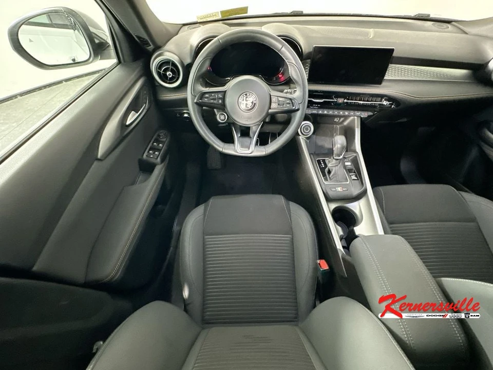 2025 Alfa Romeo Tonale - Image 9 of 24