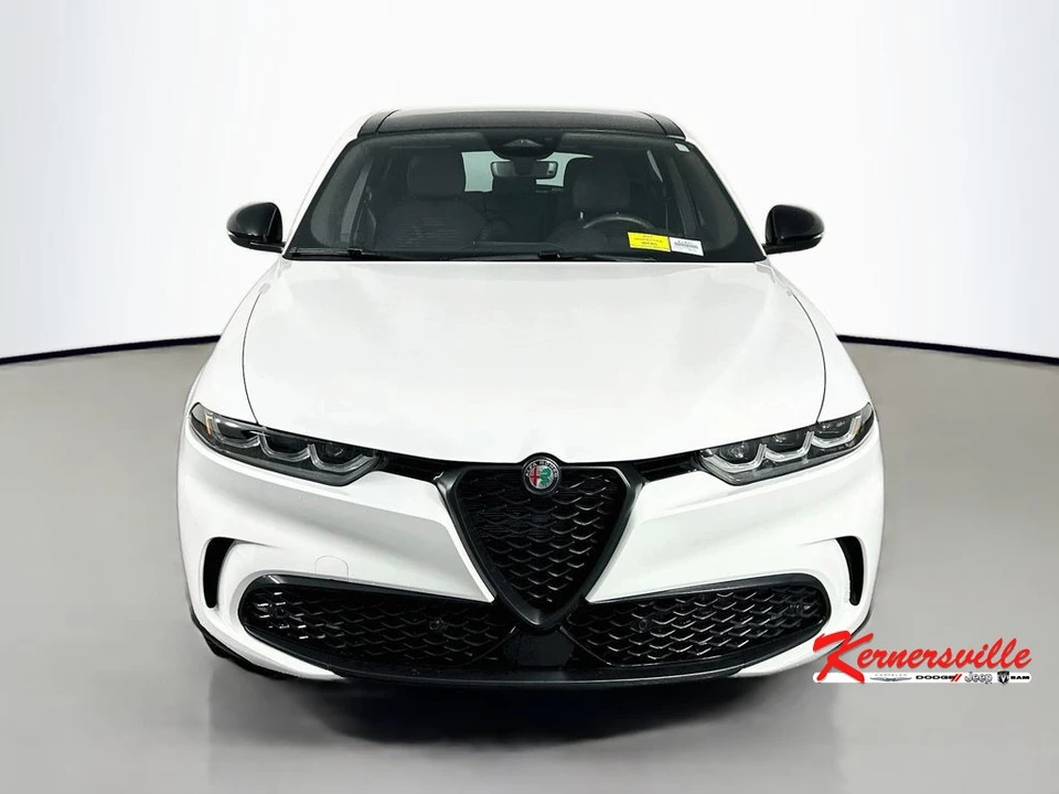 2025 Alfa Romeo Tonale - Image 2 of 24