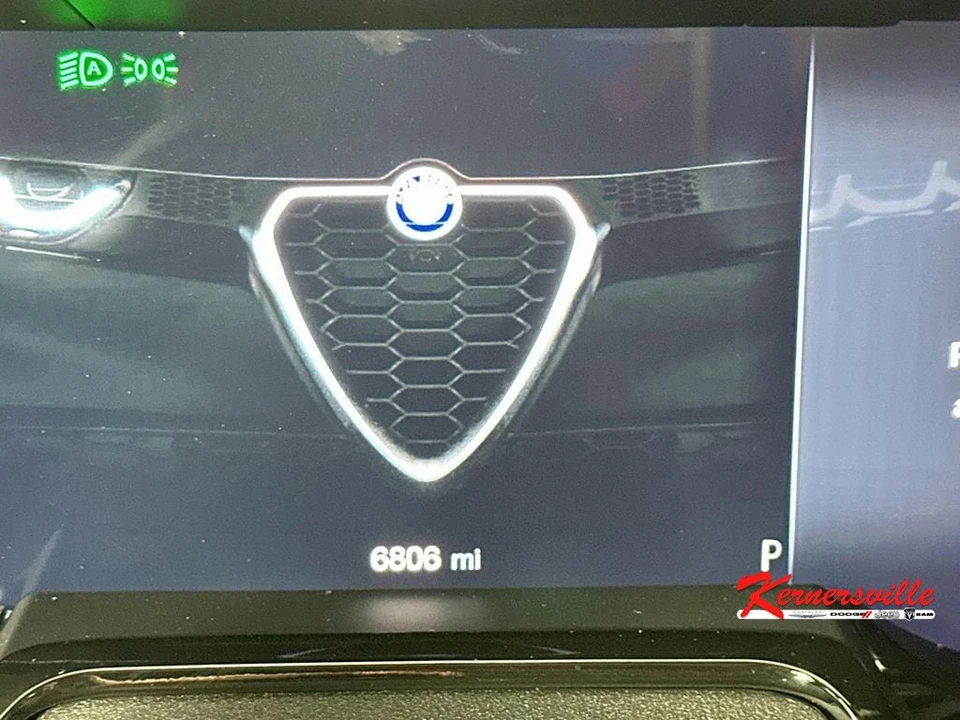2025 Alfa Romeo Tonale - Image 15 of 24