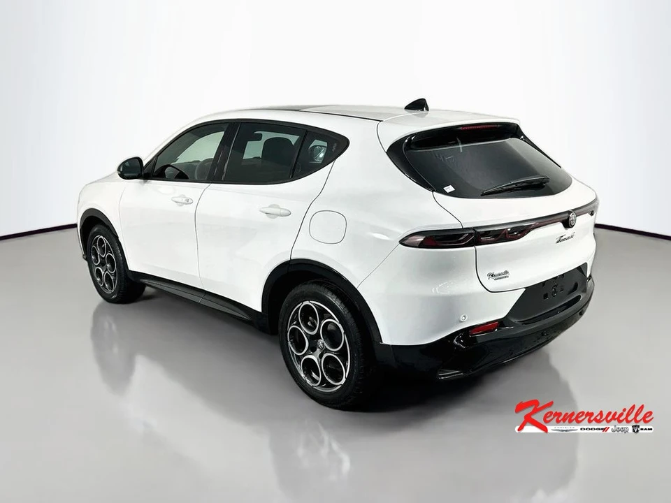 2025 Alfa Romeo Tonale - Image 5 of 24
