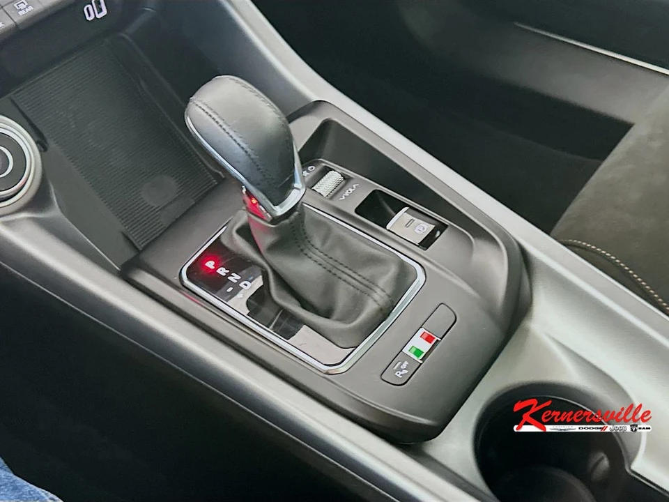 2025 Alfa Romeo Tonale - Image 16 of 24