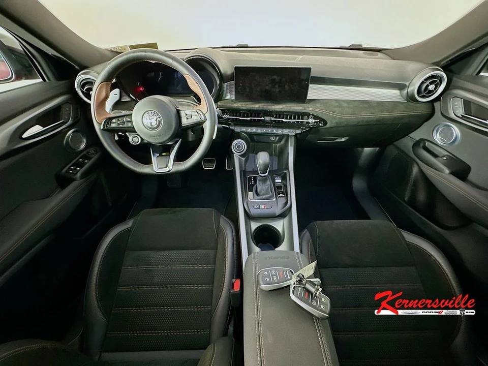 2025 Alfa Romeo Tonale - Image 10 of 24
