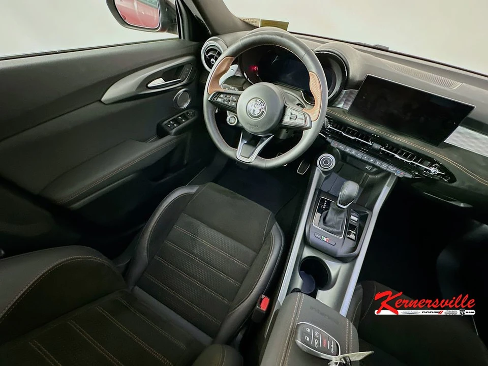 2025 Alfa Romeo Tonale - Image 9 of 24