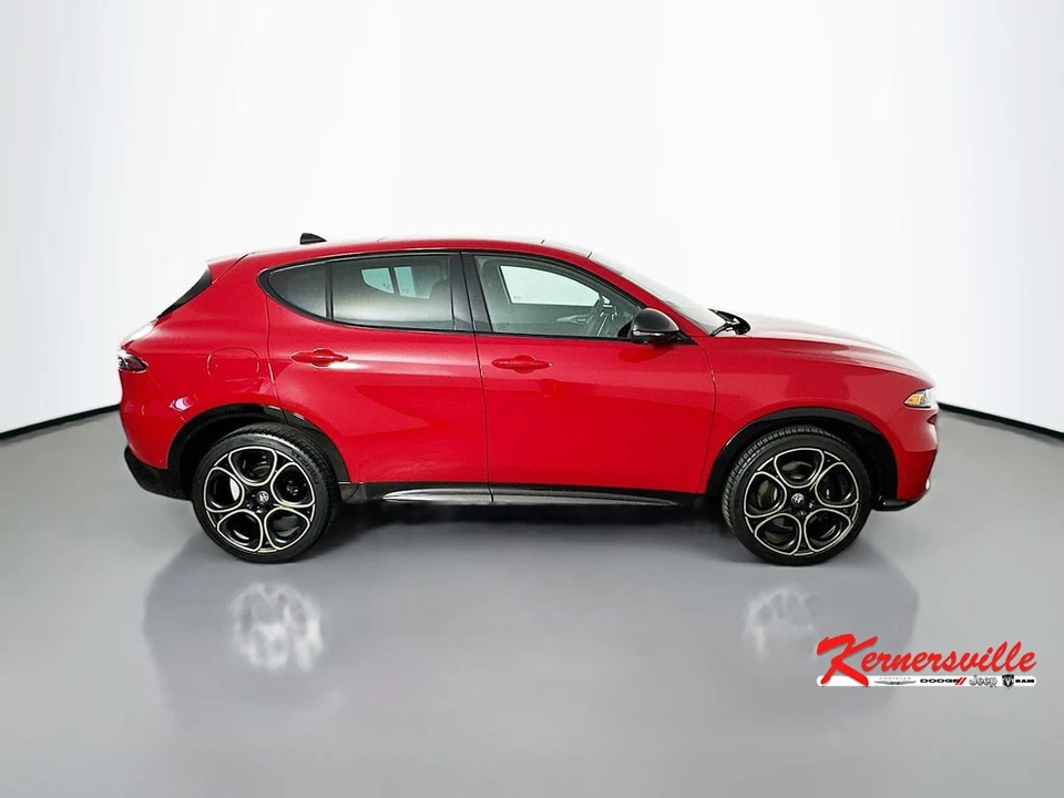 2025 Alfa Romeo Tonale - Image 8 of 24