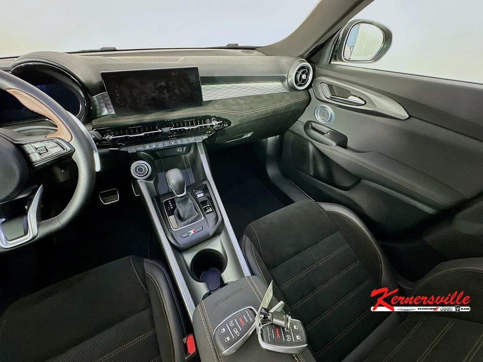 2025 Alfa Romeo Tonale - Image 11 of 24