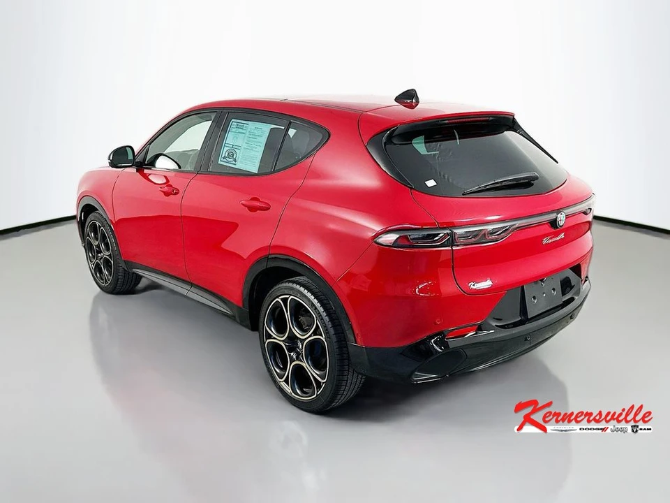 2025 Alfa Romeo Tonale - Image 5 of 24