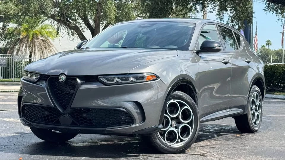 2025 Alfa Romeo Tonale - Image 9 of 20