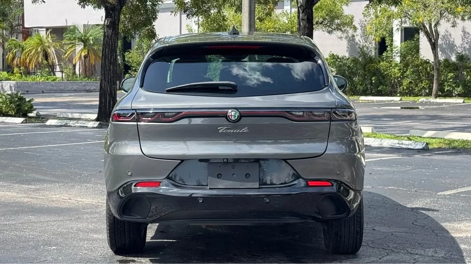 2025 Alfa Romeo Tonale - Image 8 of 20
