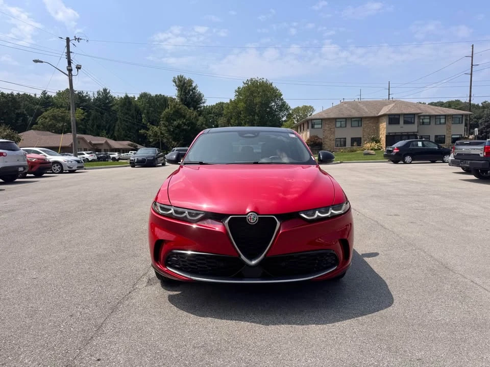 2025 Alfa Romeo Tonale - Image 2 of 10