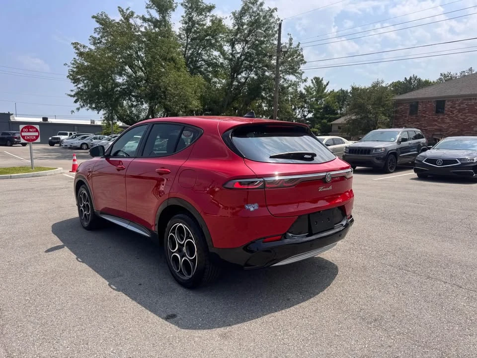 2025 Alfa Romeo Tonale - Image 5 of 10