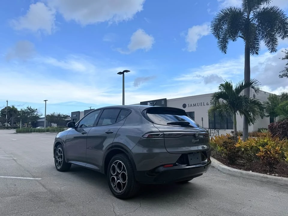 2025 Alfa Romeo Tonale - Image 3 of 17