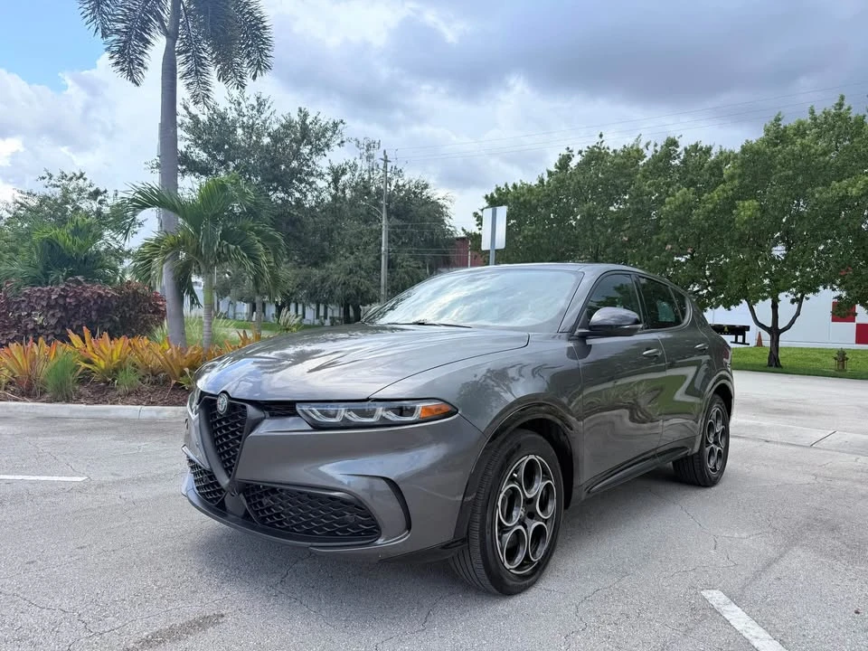 2025 Alfa Romeo Tonale - Image 6 of 16
