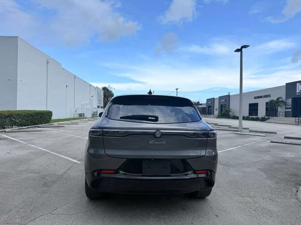 2025 Alfa Romeo Tonale - Image 4 of 17