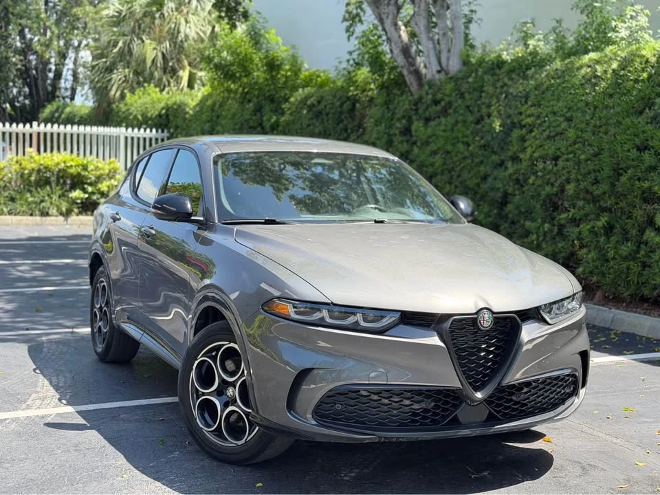 2025 Alfa Romeo Tonale - Image 2 of 20