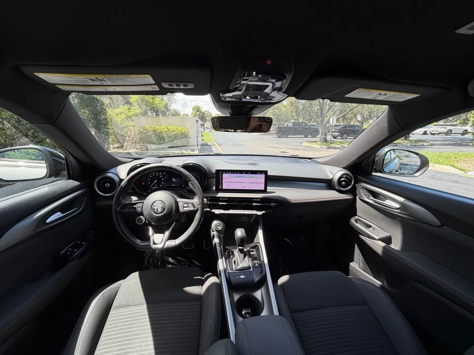 2025 Alfa Romeo Tonale - Image 16 of 20