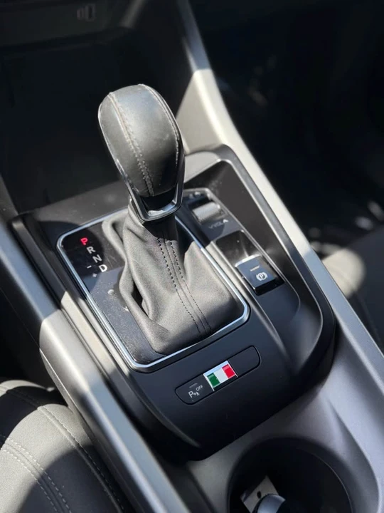 2025 Alfa Romeo Tonale - Image 11 of 20