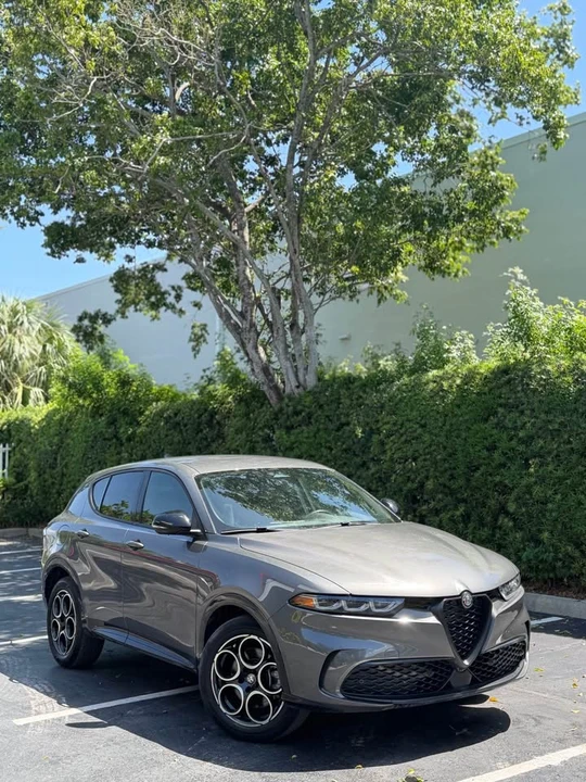 2025 Alfa Romeo Tonale - Image 2 of 20