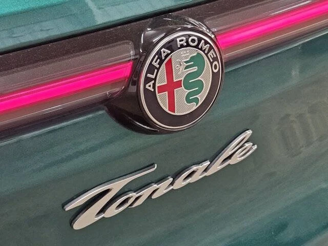 2025 Alfa Romeo Tonale - Image 7 of 20