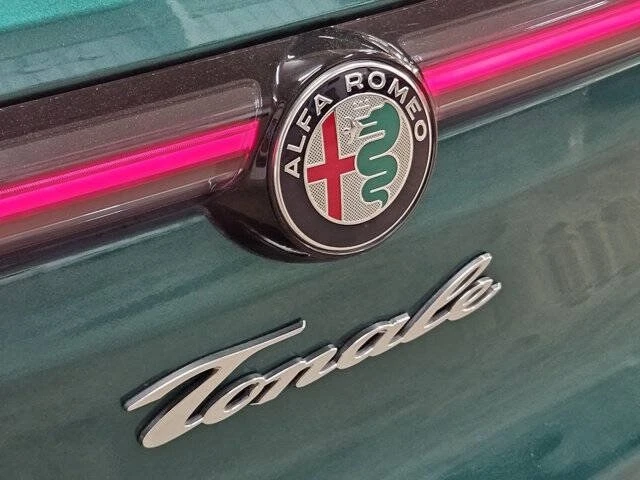 2025 Alfa Romeo Tonale - Image 8 of 16
