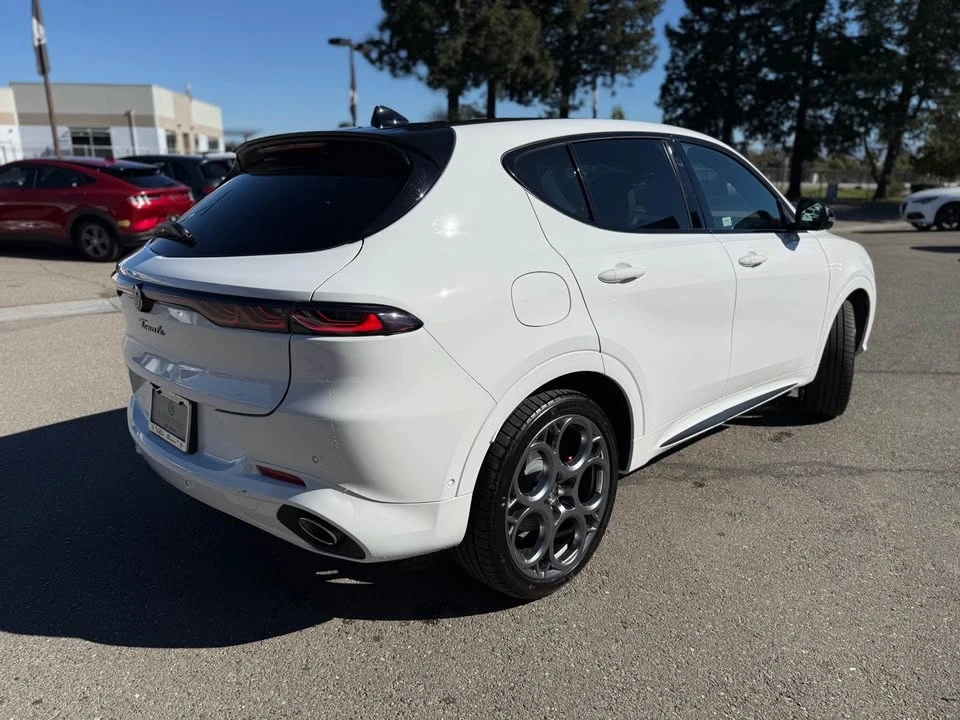 2025 Alfa Romeo Tonale - Image 2 of 4