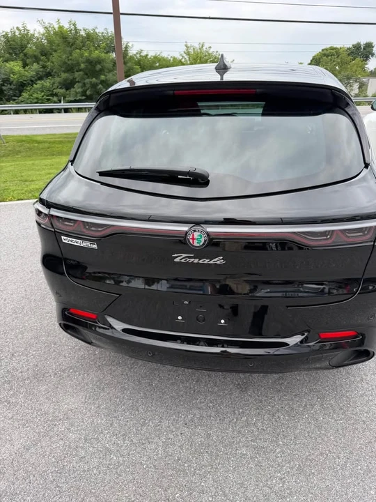 2025 Alfa Romeo Tonale - Image 5 of 10