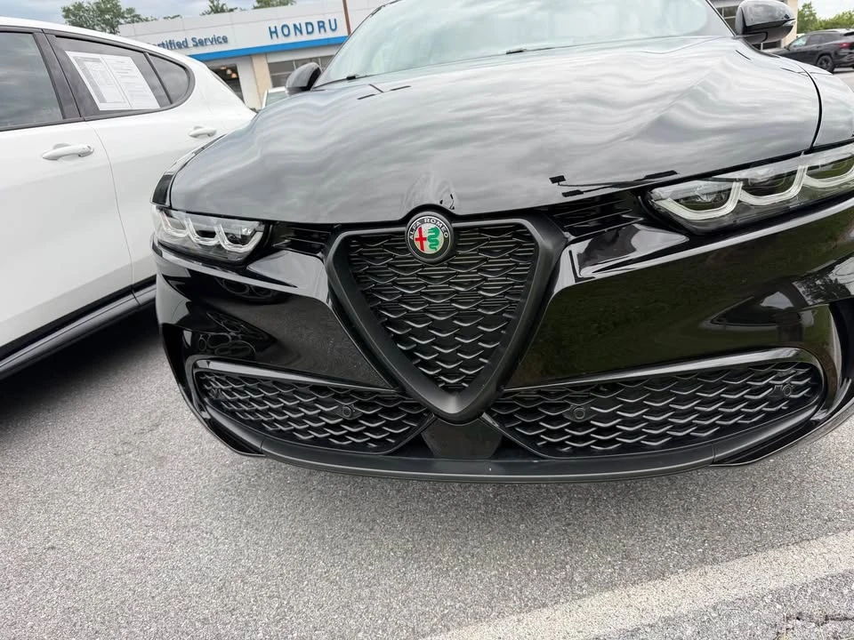 2025 Alfa Romeo Tonale - Image 8 of 10