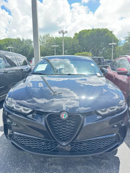 2025 Alfa Romeo Tonale - Image 2 of 7