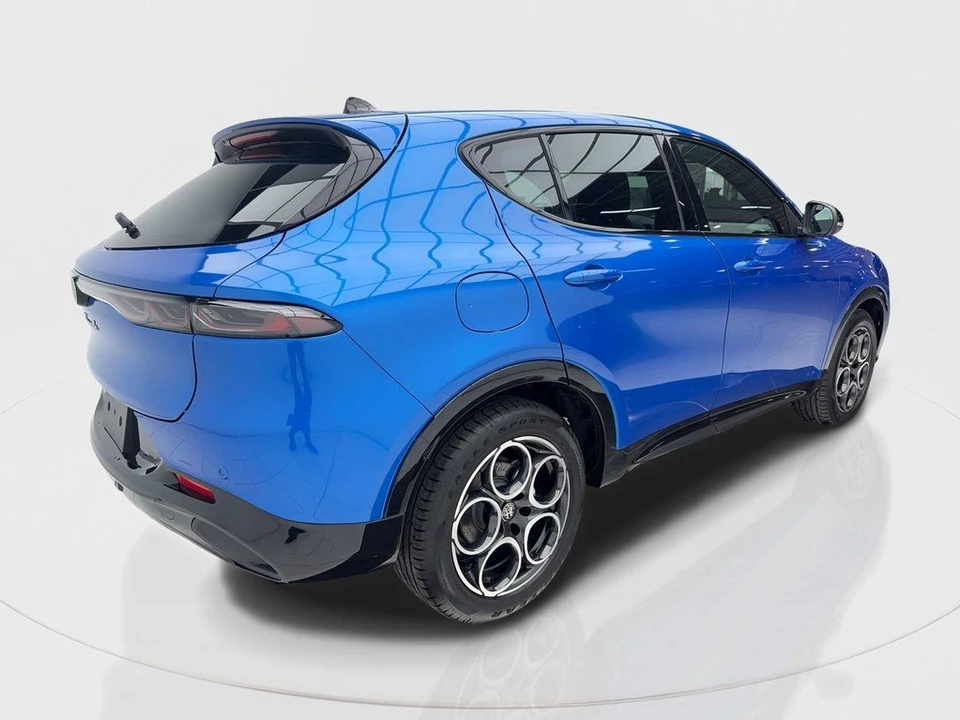 2025 Alfa Romeo Tonale - Image 9 of 12