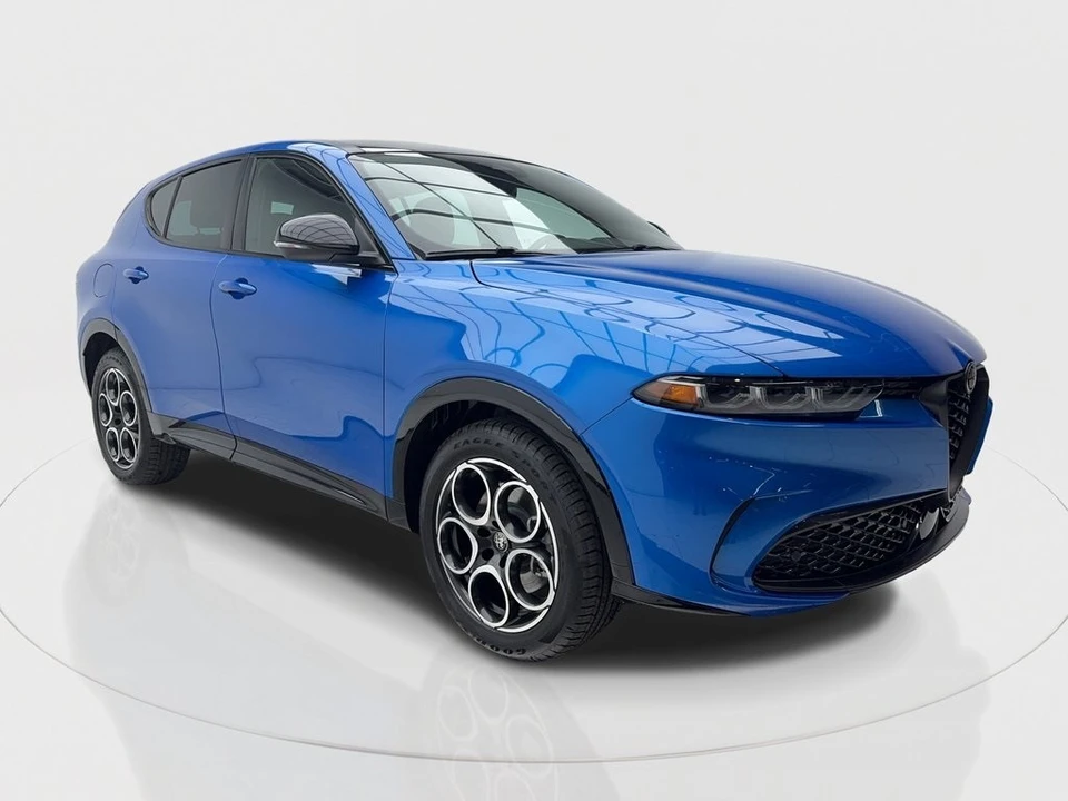 2025 Alfa Romeo Tonale - Image 2 of 12