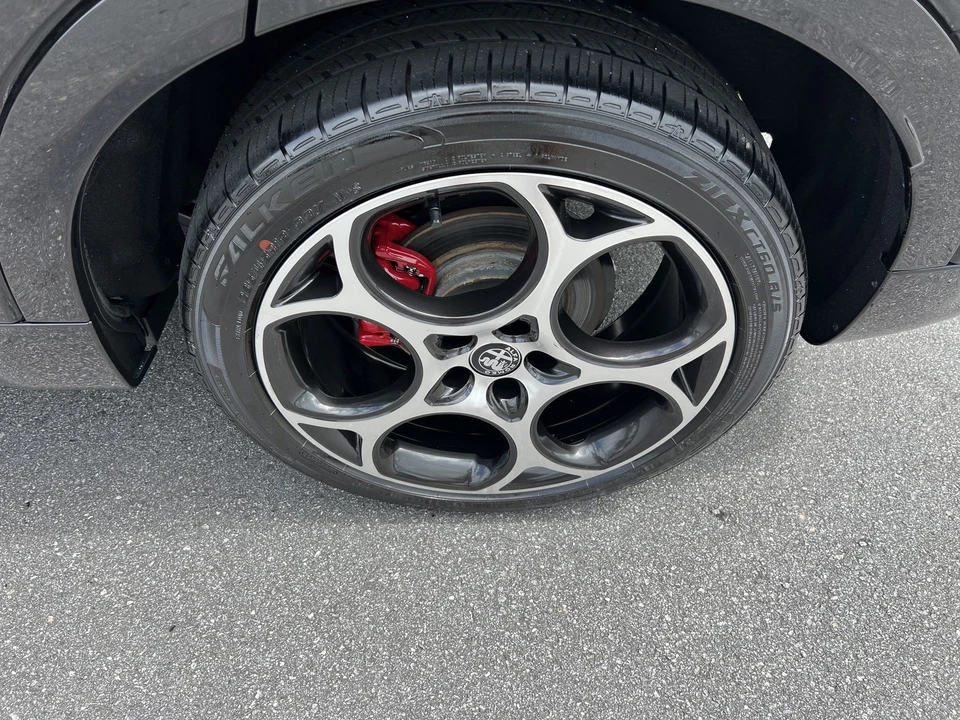 2025 Alfa Romeo Tonale - Image 10 of 31
