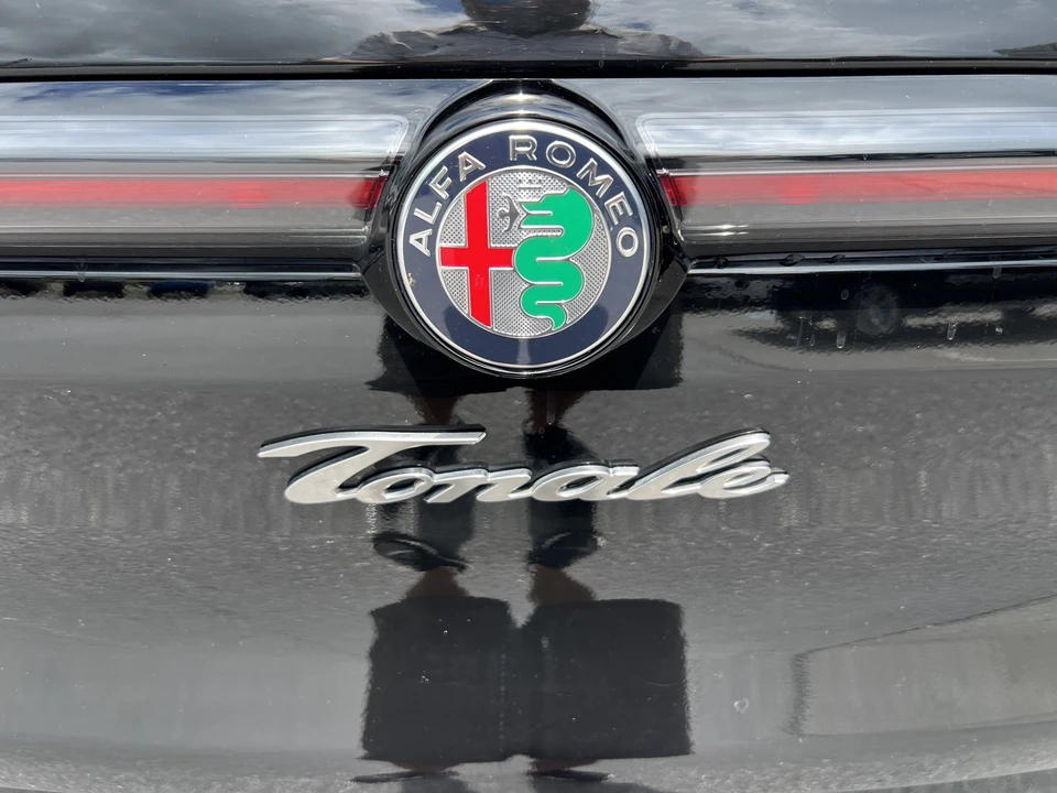 2025 Alfa Romeo Tonale - Image 8 of 31