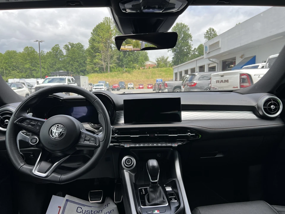 2025 Alfa Romeo Tonale - Image 23 of 31