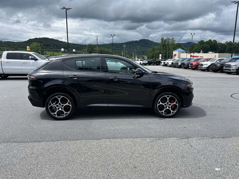 2025 Alfa Romeo Tonale - Image 6 of 31