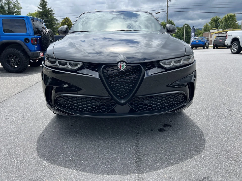 2025 Alfa Romeo Tonale - Image 7 of 31