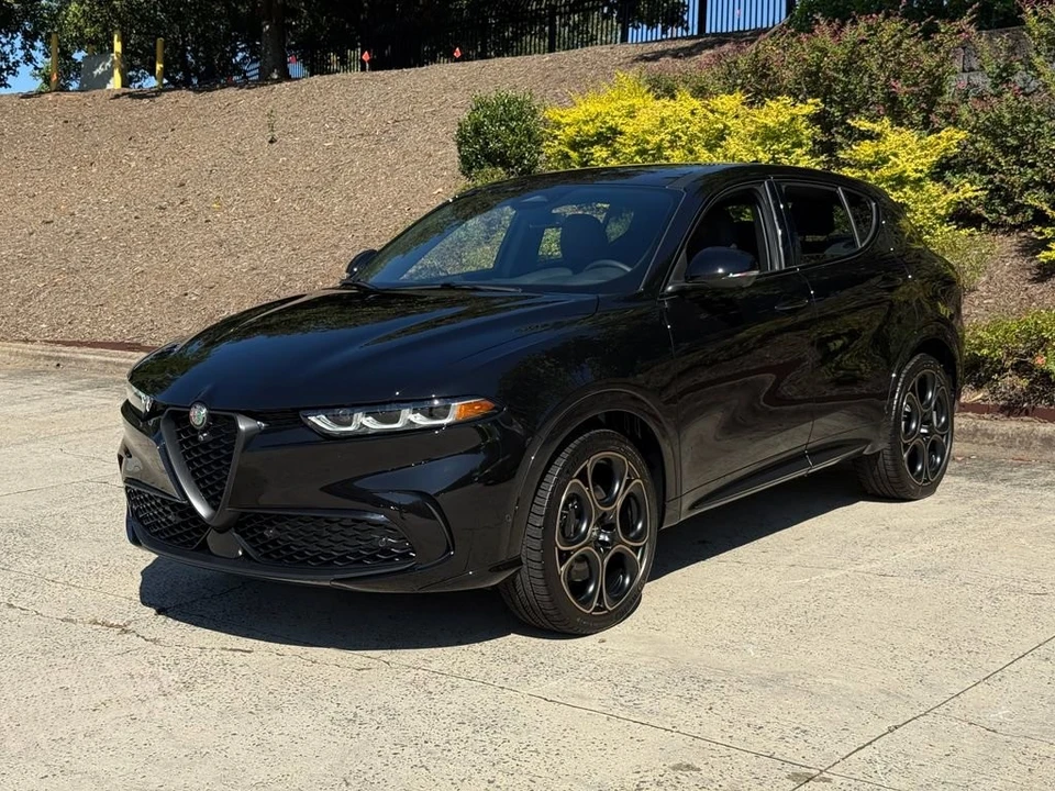 2025 Alfa Romeo Tonale - Image 2 of 21