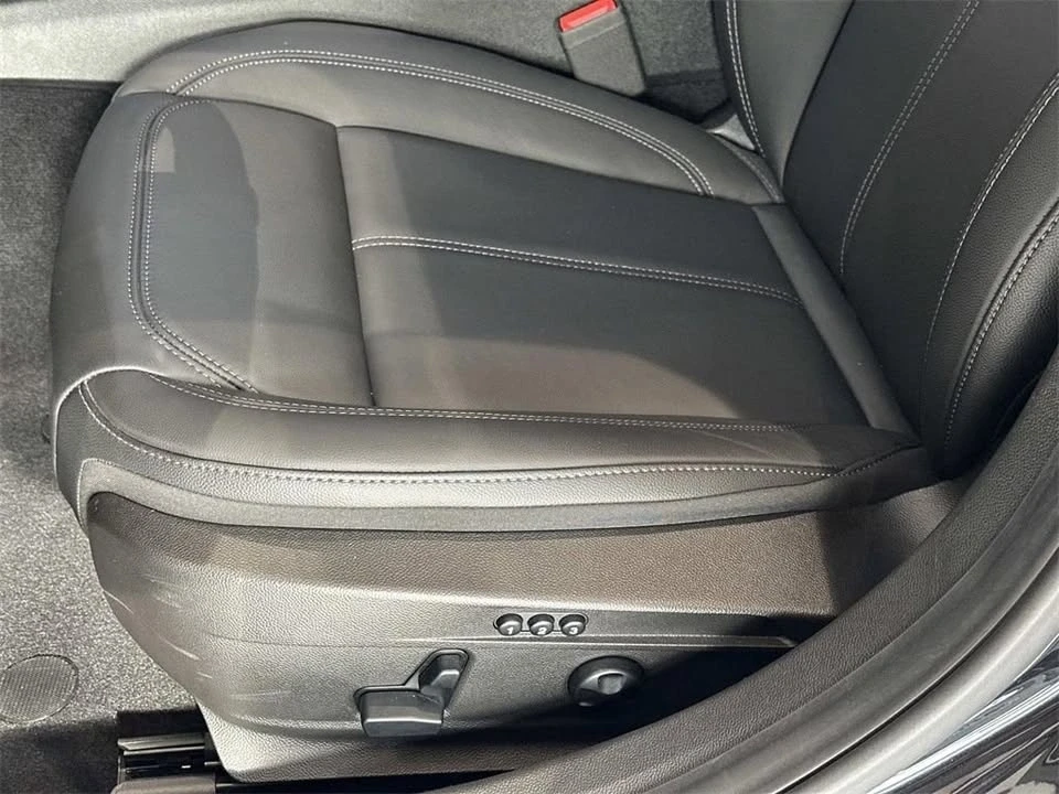 2025 Alfa Romeo Giulia - Image 10 of 18