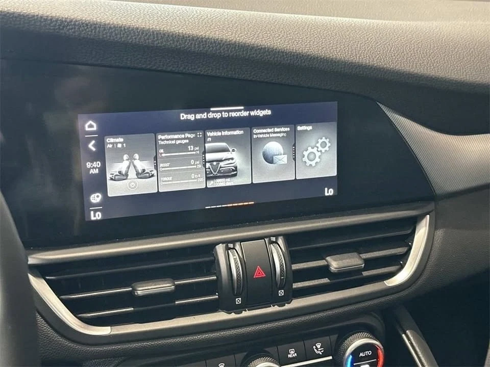 2025 Alfa Romeo Giulia - Image 16 of 18