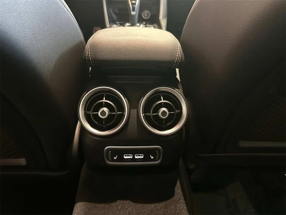 2025 Alfa Romeo Giulia - Image 12 of 19