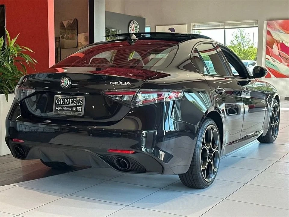 2025 Alfa Romeo Giulia - Image 5 of 19