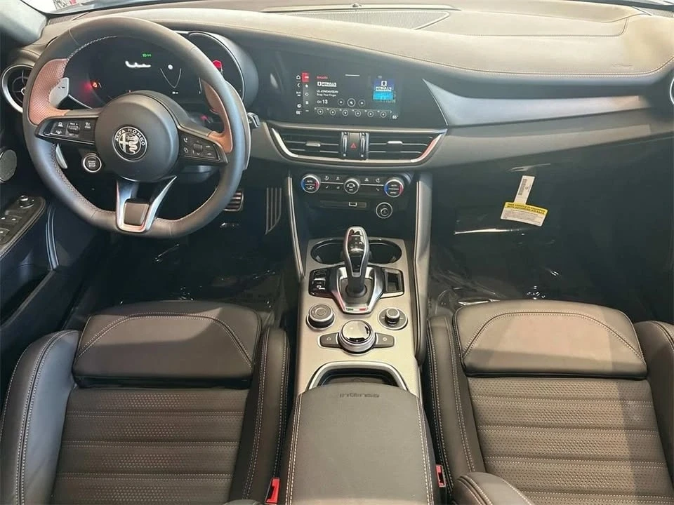 2025 Alfa Romeo Giulia - Image 2 of 19