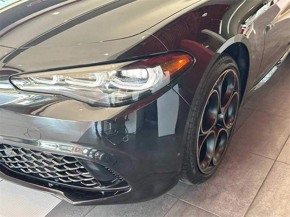 2025 Alfa Romeo Giulia - Image 7 of 19
